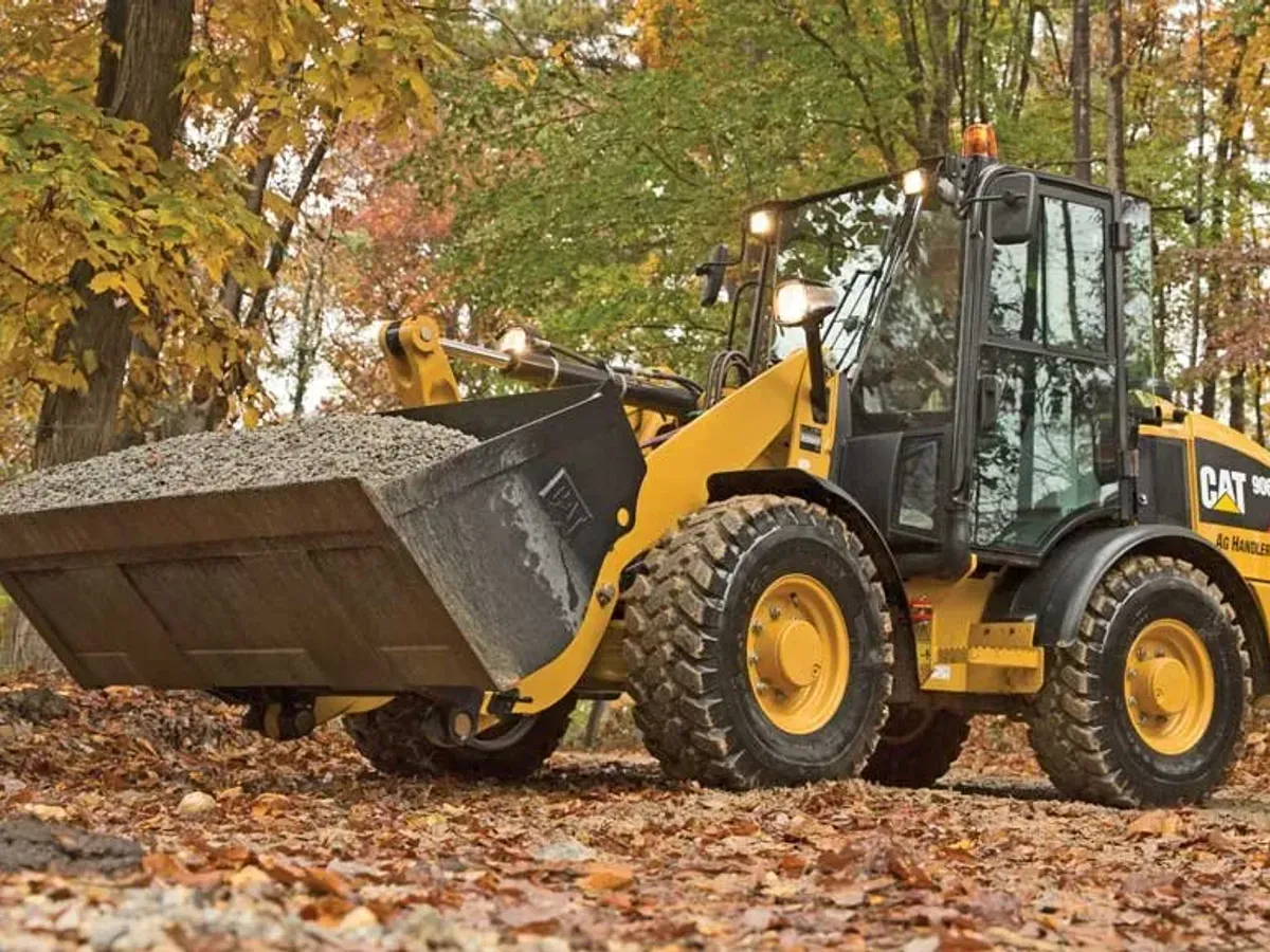 Caterpillar 908 wheel loader